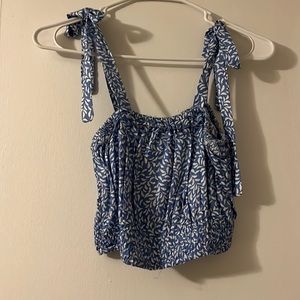 Crop, bows on shoulders